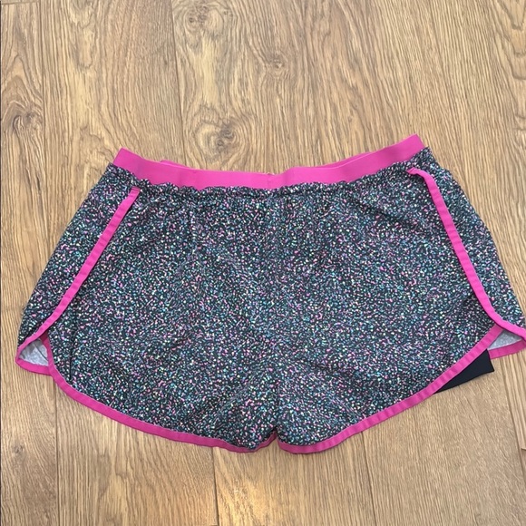 Nike Dri-Fit Women's Multicolor Athletic Shorts - Picture 4 of 7